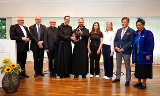 Benediktiner auf dem Zion mit COMMUNIO-Preis in Schwerte ausgezeichnet - M&ouml;nchsgemeinschaft der Dormitio-Abtei und des Priorats Tabgha erh&auml;lt Auszeichnung f&uuml;r Engagement f&uuml;r Dialog, Verst&auml;ndigung und Vers&ouml;hnung im Heiligen Land