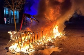 Polizei Minden-L&uuml;bbecke: POL-MI: Unterstand geht in Flammen auf - Polizei sucht Zeugen