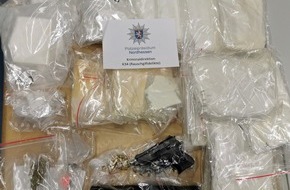 Polizeipräsidium Nordhessen - Kassel: POL-KS: Elf Kilogramm Drogen und Schusswaffe sichergestellt: Zivilfahnder nehmen Dealer fest