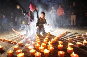 Caritas international: Solidaritätsaktion: Caritas lässt "Eine Million Sterne" leuchten / Illuminationen in 71 Orten bundesweit setzen Zeichen der Hoffnung für Menschen in Not (mit Bild)
