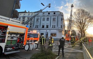Polizei Hagen: POL-HA: Brand in der Bachstraße - Verkehr durch Sperrung beeinträchtigt