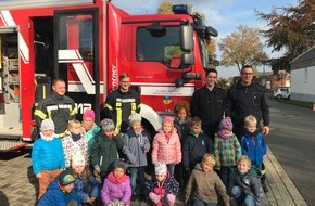Freiwillige Feuerwehr Bedburg-Hau: FW-KLE: Hasselt: Streichholz, Kerze, Lichterglanz - Brandschutzerziehung mit dem St. Stephanus-Kindergarten