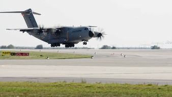 PIZ Luftwaffe: Flugbetrieb A400M Der Anfangs- und Ausbildungsflugbetrieb mit dem A400M soll in der Luftwaffe Ende 2014 planmäßig beginnen (FOTO)