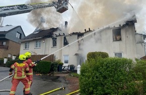 Feuerwehr Velbert: FW-Velbert: Wohnhaus brennt nieder