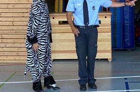 Polizeipräsidium Ravensburg: PP Ravensburg: Das kleine Zebra - die etwas andere Verkehrserziehung