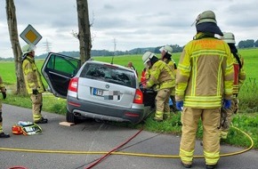 Polizeiinspektion Stade: POL-STD: Zwei Autoinsassen bei Unfall in Stade-Schölisch verletzt