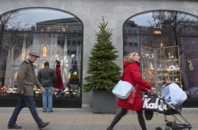 Risiko Weihnachtseinkauf: 14 Millionen Verbraucher finanzieren Weihnachtseinkäufe per Dispo für 8 Prozent Zinsen