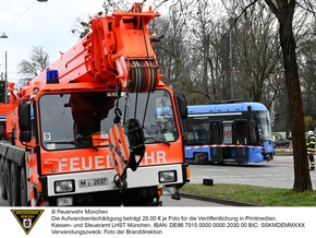 FW-M: Schwerer Verkehrsunfall zwischen Straßenbahn und Bus (Neuhausen-Nymphenburg)