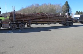 Polizeipräsidium Trier: POL-PPTR: Mangelhafte Reifen und wieder 2 x deutlich überladene Holztransporter