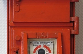 Feuerwehr Essen: FW-E: Grillsaison eröffnet, Dachstuhlbrand gemeldet