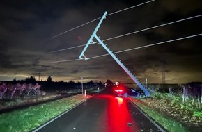 Polizeidirektion Neustadt/Weinstraße: POL-PDNW: Neustadt an der Weinstraße - K 9 (zwischen L 516 und B 39) - Verkehrsunfall unter Alkoholeinfluss Strommast beschädigt, K9 vorübergehend gesperrt