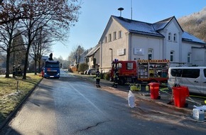 Freiwillige Feuerwehr Olsberg: FF Olsberg: 500 Liter Heizöl in Olsberg - Wulmeringhausen ausgelaufen