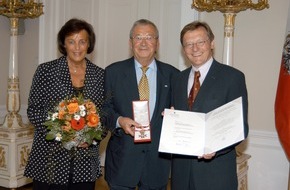 DVAG Deutsche Vermögensberatung AG: Dr. Reinfried Pohl erhält hohe Auszeichnung in Wien