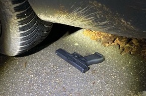 Polizei Hagen: POL-HA: Polizeibeamte nehmen Randalierer in Gewahrsam - Gaspistole gefunden