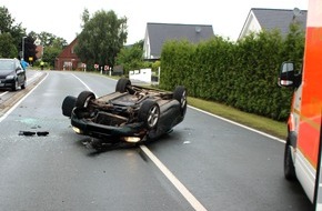 Polizei Minden-Lübbecke: POL-MI: Auto landet auf dem Dach: Fahrerin (18) kommt ins Klinikum