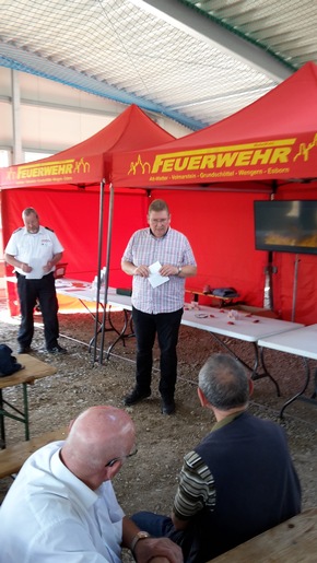 FW-EN: Freiwillige Feuerwehr Wetter (Ruhr):
Löschgruppe Esborn kann Richtfest feiern
