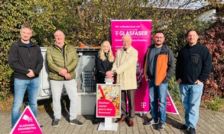 Deutsche Telekom AG: Glasfasernetz steht: Glasfaser im Gewerbegebiet in Haibach buchbar