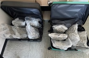 Polizeipräsidium Krefeld: POL-KR: Polizei stellt Autofahrer mit zwei Reisekoffern voller Drogen