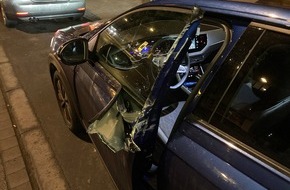 Polizeipr&auml;sidium Nordhessen: POL-KS: Zusammensto&szlig; zwischen Autot&uuml;r und Lkw auf Holl&auml;ndischer Stra&szlig;e: Polizei sucht fl&uuml;chtigen Lkw mit wei&szlig;er Plane