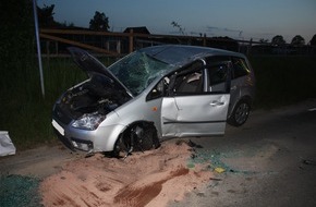 Kreispolizeibehörde Höxter: POL-HX: PKW überschlagen, Fahrer leicht verletzt
Nieheim - Sommersell, K 71, Samstag, 25.05.2019, 21.05 Uhr