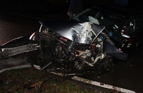 Polizei Minden-Lübbecke: POL-MI: Audi prallt gegen Baum: 21-Jähriger verletzt