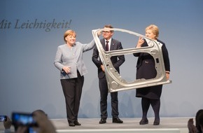 Hydro Aluminium Rolled Products GmbH: Kanzlerin eröffnet neue Hydro-Anlage: "Ein Versprechen für die Zukunft"