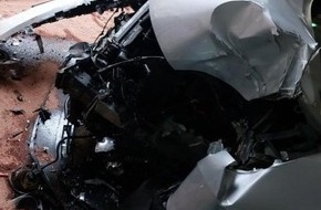 Polizei Bremen: POL-HB: Nr.: 0791 --Mit dem Auto durch die Wand: Unfall in der Altstadt--
