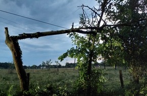 Feuerwehr R&ouml;srath: FW R&ouml;srath: Einsatzreicher Freitag nach Durchzug einer Unwetterfront