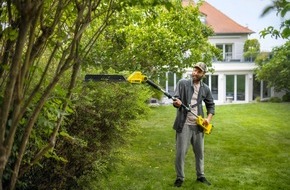 Alfred K&auml;rcher SE & Co. KG: Pressemitteilung: Akkubetriebene Teleskop-Heckenschere PHG 2-18 von K&auml;rcher