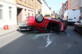 Polizei Rheinisch-Bergischer Kreis: POL-RBK: Odenthal - Audi überschlägt sich und rutscht in den Gegenverkehr