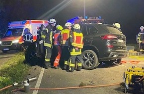 Polizeiinspektion Stade: POL-STD: Verkehrsunfall bei Beckdorf - Beifahrerin schwer verletzt
