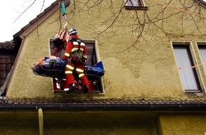 Feuerwehr Essen: FW-E: Rettung per Autokran