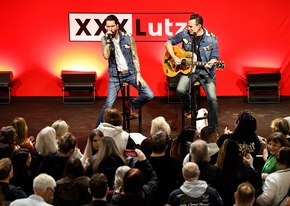 XXXLutz er&ouml;ffnet sein neues M&ouml;belhaus der Extraklasse in Rangsdorf: Die Brandenburg-Premiere geht mit Kunden, prominenten G&auml;sten und einem einzigartigen Event &uuml;ber die B&uuml;hne