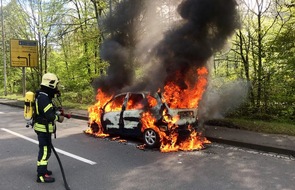 Feuerwehr Gelsenkirchen: FW-GE: PKW Brand in der Resser Mark