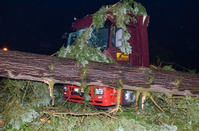 KFV-CW: Kleiner Tornado zog durch Calwer Stadtgarten. Unwetter über Neuweiler, Bad Teinach-Zavelstein und Calw.