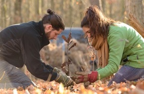 Bergwaldprojekt e.V.: 100 Freiwillige mit dem Bergwaldprojekt e.V. in Heidegarten im Einsatz für den naturnahen Waldumbau