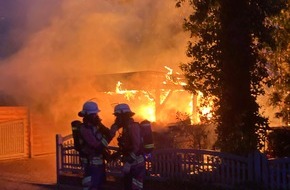 Feuerwehr Norderstedt: FW Norderstedt: Carportbrand im Rosenstieg