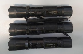 Bundespolizeiinspektion Bad Bentheim: BPOL-BadBentheim: Bei Kontrolle als Taschenlampe getarnte Elektroschocker entdeckt - Strafanzeige
