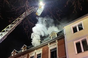 Feuerwehr Dortmund: FW-DO: Feuer in einer Dachgeschosswohnung / Eine Person durch Brand verstorben