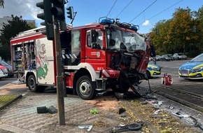 Feuerwehr Hattingen: FW-EN: Löschfahrzeug kollidiert mit Straßenbahn