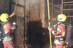 Feuerwehr Velbert: FW-Velbert: Brennender Sperrmüll fordert schnelles Eingreifen der Feuerwehr