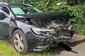 Polizei Minden-Lübbecke: POL-MI: Zwei Autos kollidieren auf Kreuzung