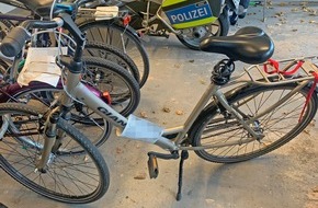 Polizei Mettmann: POL-ME: Steine auf Fahrbahn geworfen: Polizei fasst mutmaßlichen Fahrraddieb - Langenfeld - 2110128