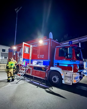 FW-EN: Abschlussmeldung - Brand im Industriebetrieb in Herdecke - Die Feuerwehren des Ennepe-Ruhr-Kreis sind mit 132 Einsatzkräften über 7 Stunde im Einsatz.