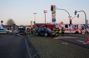 Polizeiinspektion Rotenburg: POL-ROW: ++ Schwerer Unfall an der Autobahn-Kreuzung in Bockel: Baby schwer verletzt ++