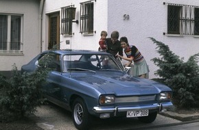 Ford-Werke GmbH: 50 Jahre Capri: Für Ford stehen die "Classic Days Schloss Dyck" im Zeichen des legendären Volks-Coupés