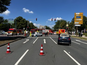 FW-Velbert: Verkehrsunfall mit zwei Pkw am Willi-Brandt-Platz