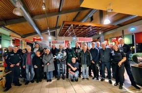 Polizeiinspektion Rotenburg: POL-ROW: Fernfahrerstammtisch mit vorweihnachtlichem Jahresabschluss