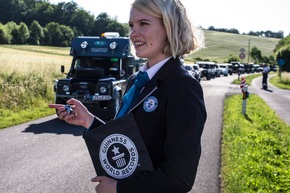 Neuer Guinness Weltrekord: Parade mit 632 Autos feiert den 70. Geburtstag von Land Rover