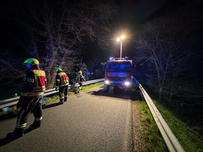 FW Wenden: Verkehrsunfall mit eingeklemmter Person: Einsatz der Drohneneinheit der Feuerwehr Wenden